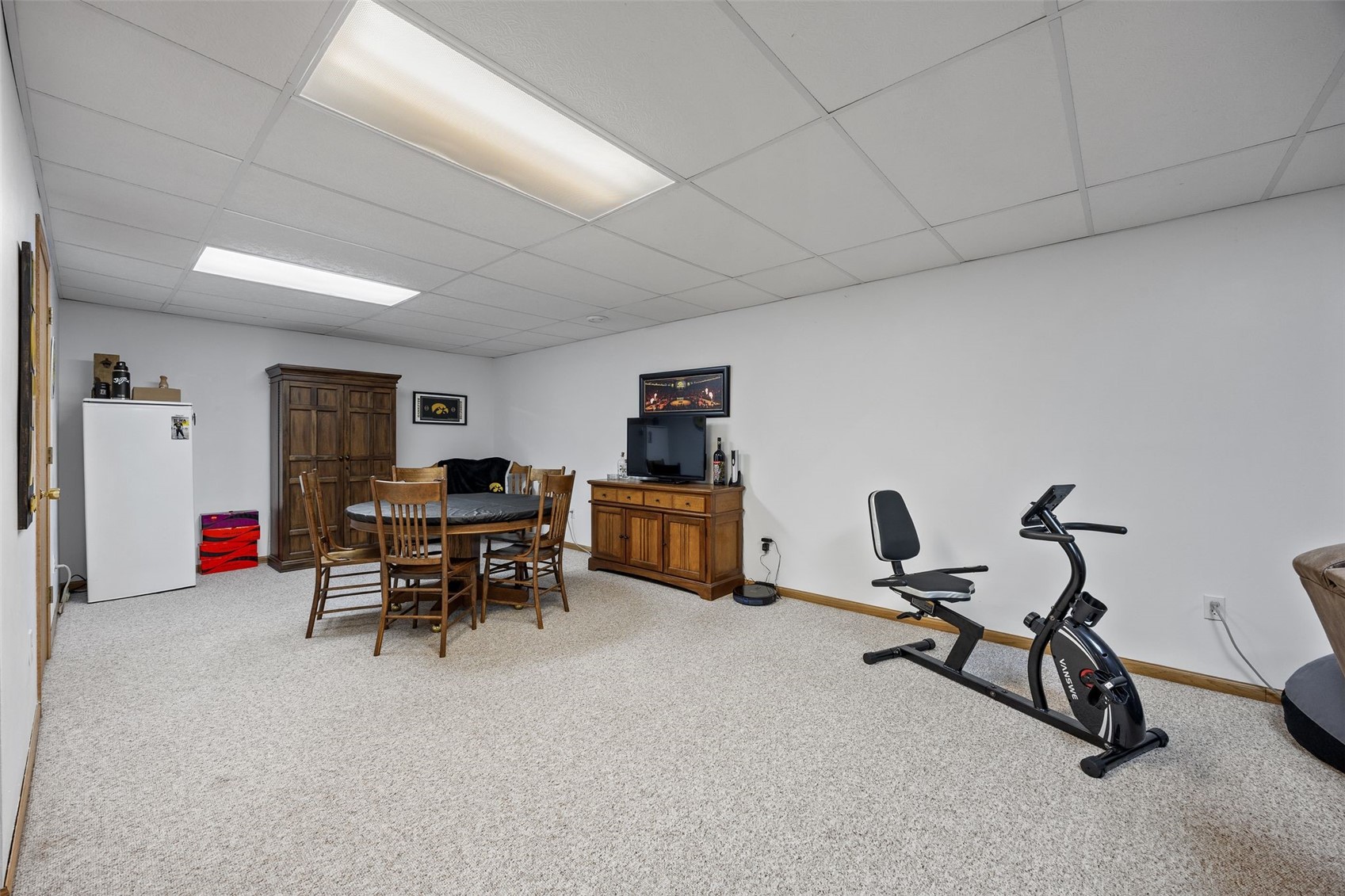 501 5th Street E Newhall IA 52315