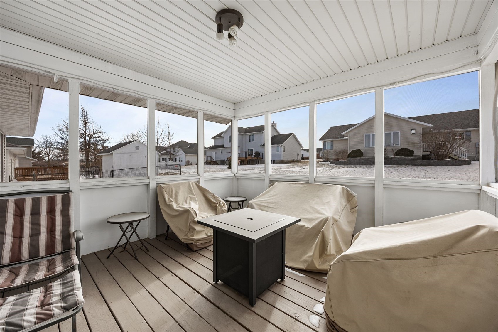 501 5th Street E Newhall IA 52315