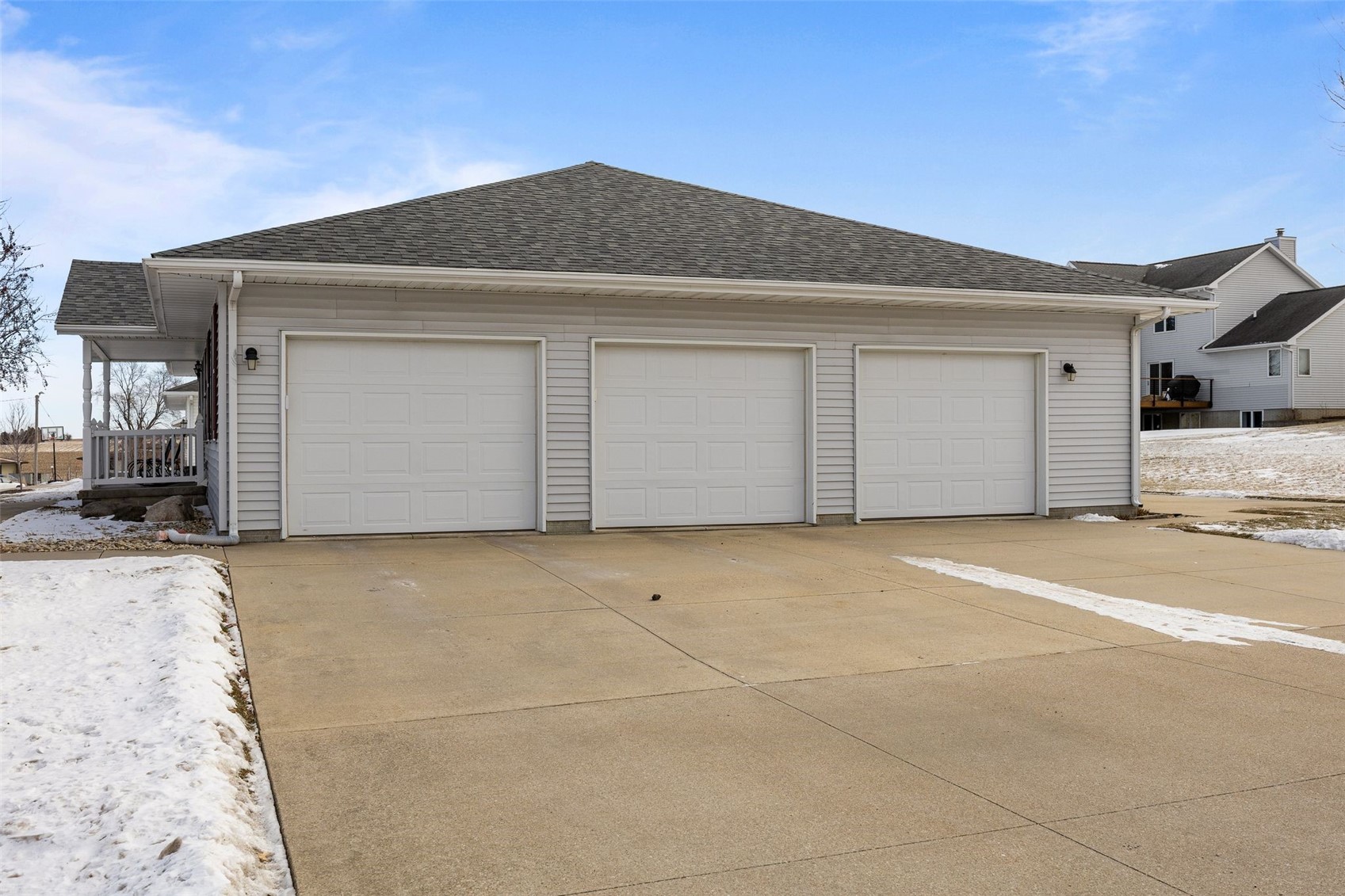 501 5th Street E Newhall IA 52315