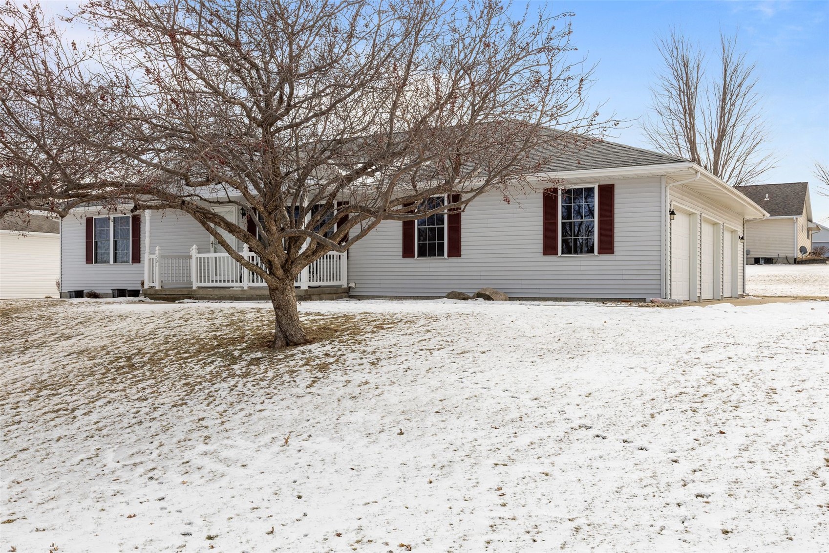 501 5th Street E Newhall IA 52315