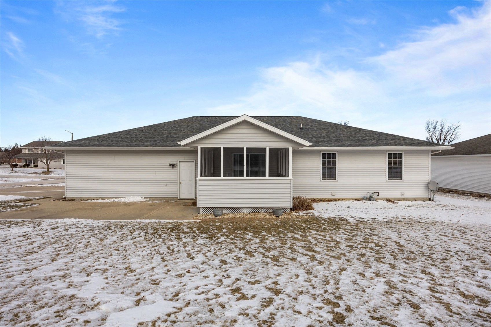 501 5th Street E Newhall IA 52315