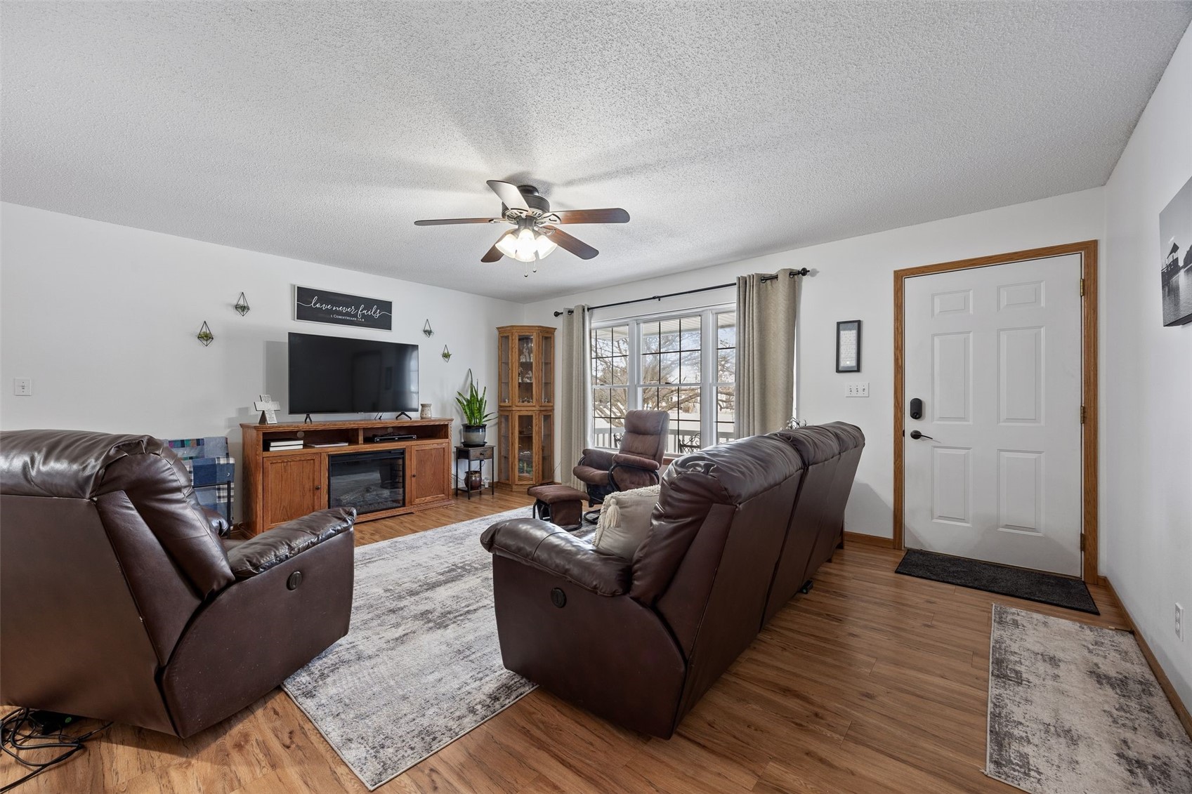 501 5th Street E Newhall IA 52315