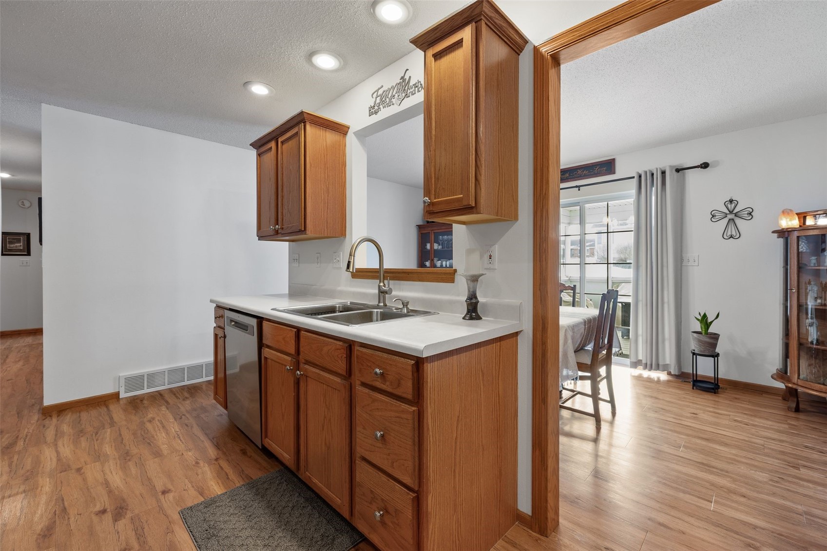 501 5th Street E Newhall IA 52315