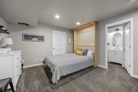 2118 Wycliffe Court SW Cedar Rapids IA 52404