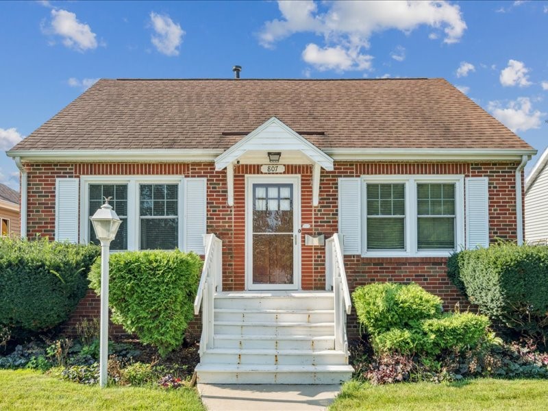 Cedar Rapids IA, 807 21st Avenue SW