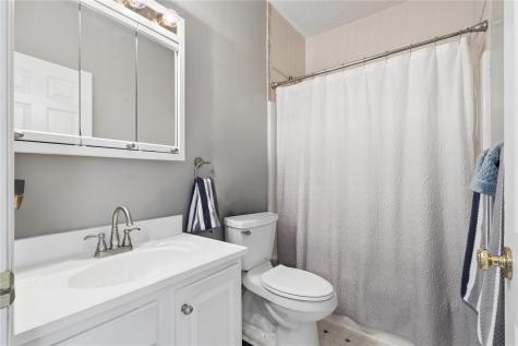 324 Valley Drive Center Point IA 52213