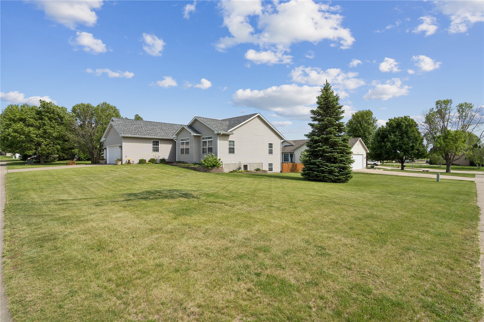 324 Valley Drive Center Point IA 52213
