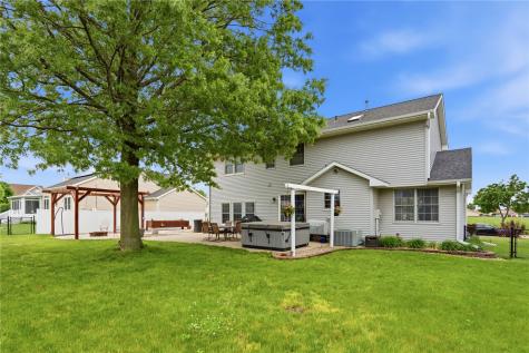 1415 Lyndhurst Drive Hiawatha IA 52233