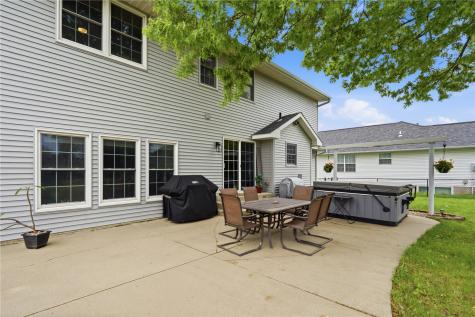 1415 Lyndhurst Drive Hiawatha IA 52233