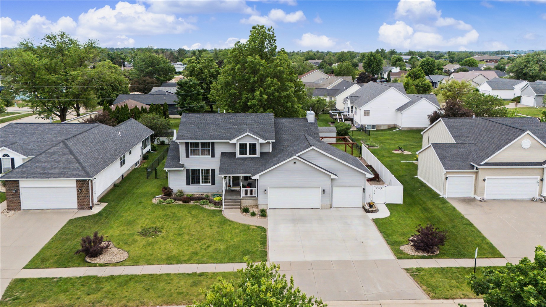 1415 Lyndhurst Drive Hiawatha IA 52233