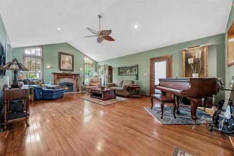 2517 Falbrook Drive NE Cedar Rapids IA 52402