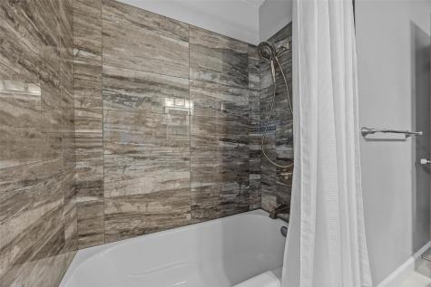 2517 Falbrook Drive NE Cedar Rapids IA 52402
