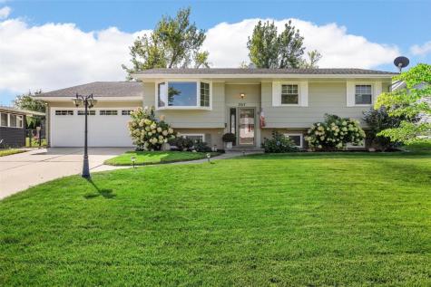 2517 Falbrook Drive NE Cedar Rapids IA 52402