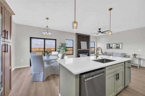 827 Indigo Drive Palo IA 52324