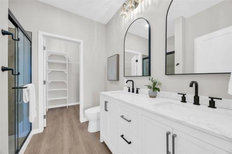 827 Indigo Drive Palo IA 52324