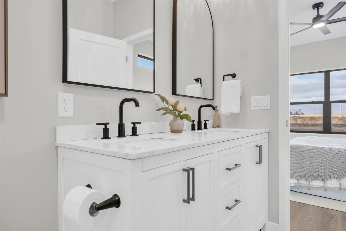 827 Indigo Drive Palo IA 52324