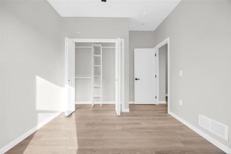 827 Indigo Drive Palo IA 52324