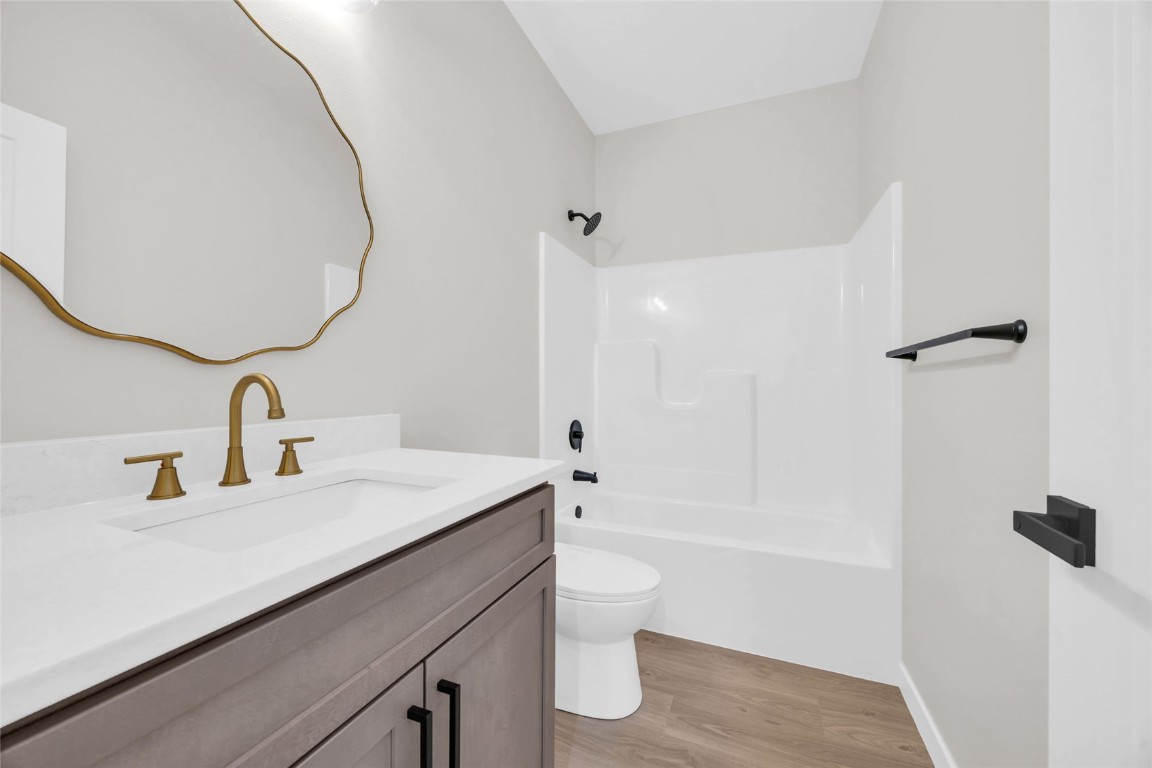 827 Indigo Drive Palo IA 52324