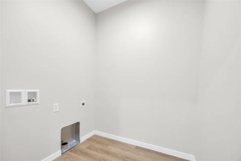 827 Indigo Drive Palo IA 52324