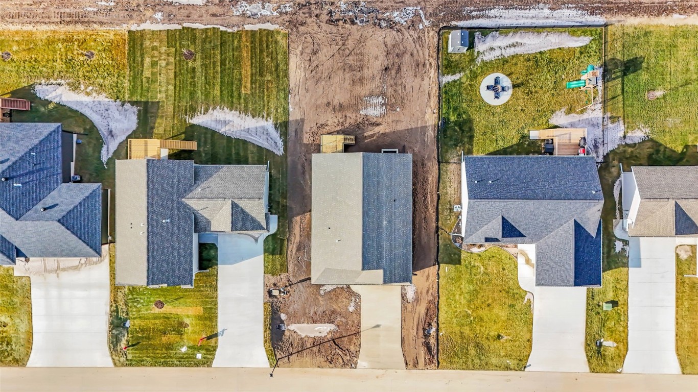 827 Indigo Drive Palo IA 52324