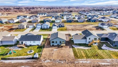 827 Indigo Drive Palo IA 52324