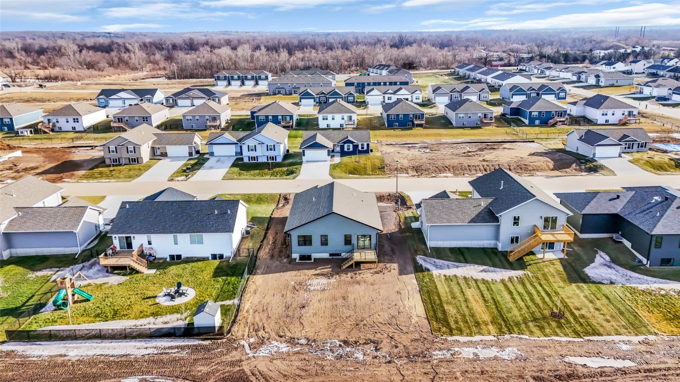 827 Indigo Drive Palo IA 52324