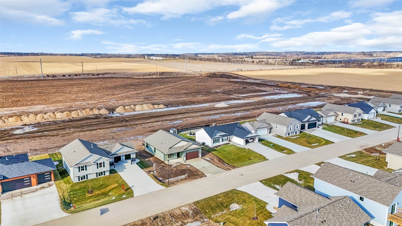 827 Indigo Drive Palo IA 52324