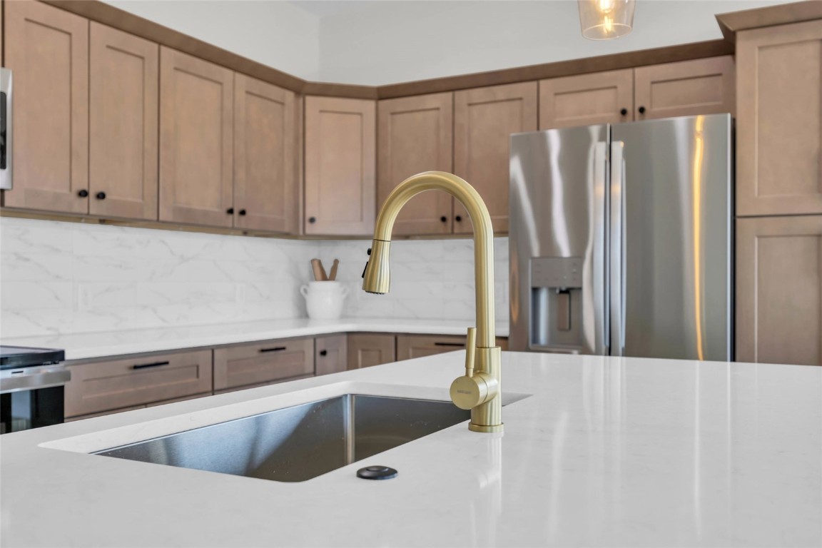 827 Indigo Drive Palo IA 52324