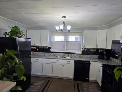 602 10th Street Belle Plaine IA 52208