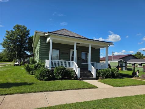 602 10th Street Belle Plaine IA 52208
