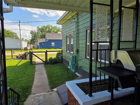 602 10th Street Belle Plaine IA 52208