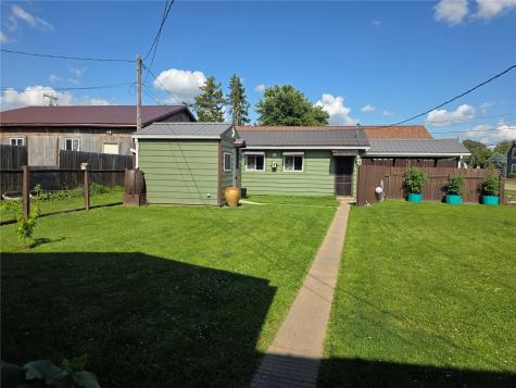 602 10th Street Belle Plaine IA 52208