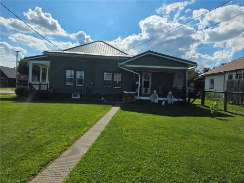602 10th Street Belle Plaine IA 52208