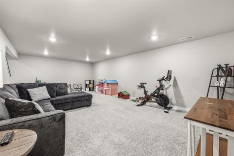 203 Dogwood Lane Tiffin IA 52340