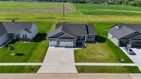 425 Dutch Drive Robins IA 52328