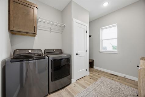 425 Dutch Drive Robins IA 52328