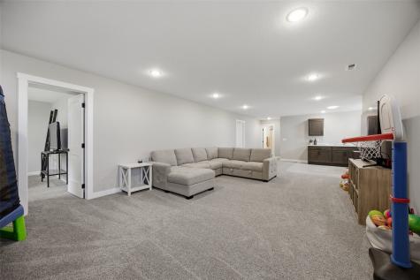 425 Dutch Drive Robins IA 52328