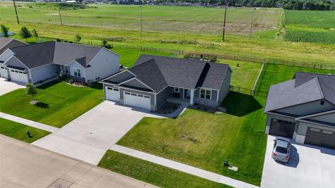 425 Dutch Drive Robins IA 52328
