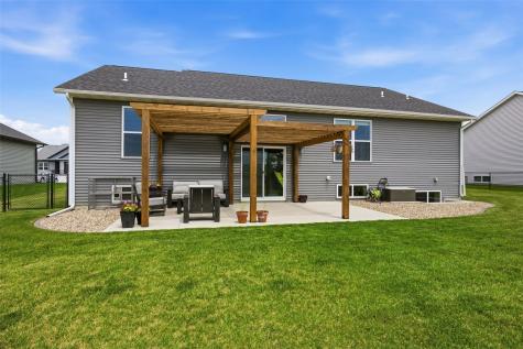 425 Dutch Drive Robins IA 52328