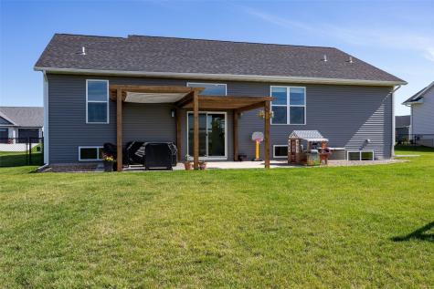 425 Dutch Drive Robins IA 52328