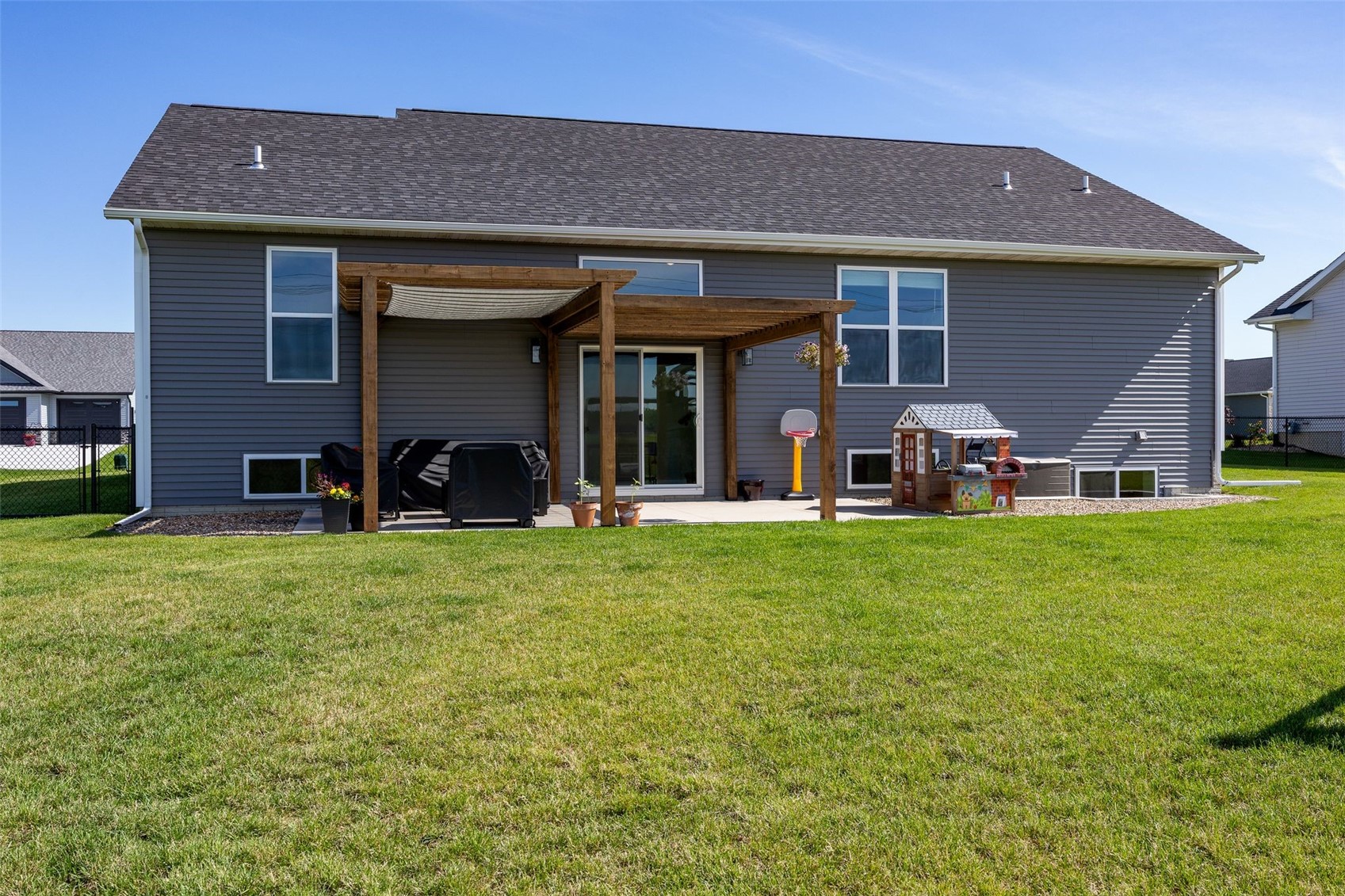 425 Dutch Drive Robins IA 52328