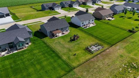 425 Dutch Drive Robins IA 52328