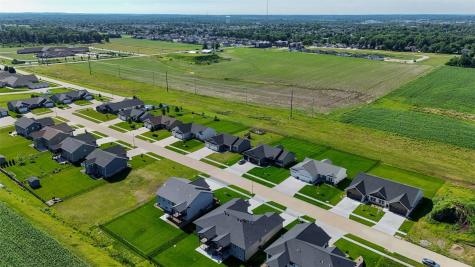 425 Dutch Drive Robins IA 52328
