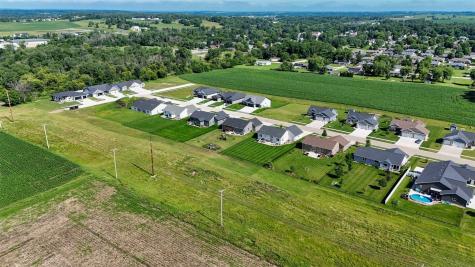 425 Dutch Drive Robins IA 52328