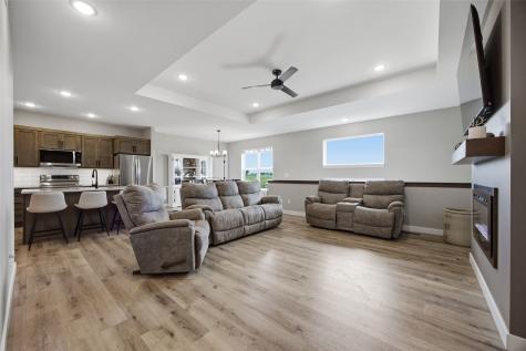 425 Dutch Drive Robins IA 52328