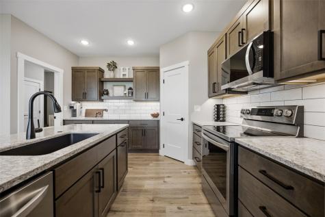 425 Dutch Drive Robins IA 52328
