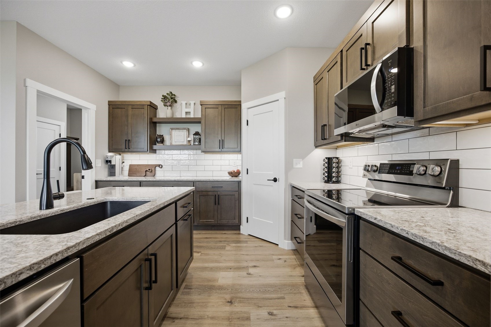 425 Dutch Drive Robins IA 52328