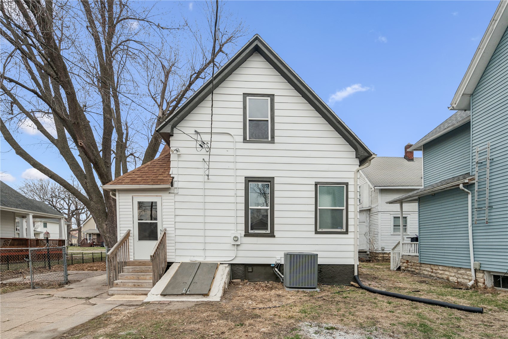 1645 D Avenue NE Cedar Rapids IA 52402