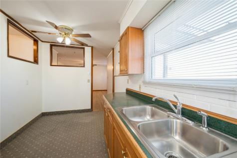 4320 Golf Street NE Cedar Rapids IA 52402