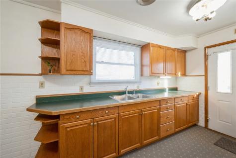 4320 Golf Street NE Cedar Rapids IA 52402